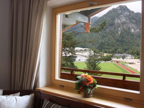 Ferienwohnung für 3-5 Personen mit 2 Schlafzimmer je mit Bad/WC, großer Balkon, 79 m²