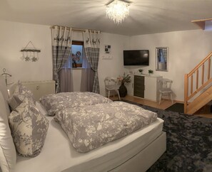 1 bedroom, internet, bed sheets - FEWO am Hauchen, 85 qm mit Tiefgarage und Terrasse (Reit im Winkl)