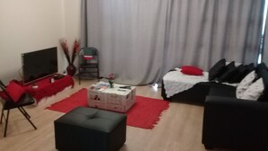 Living area - Sandton Luxury Ensuite Room In Apartment (Sandton)