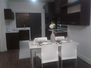 Sunset Hills | 客房内用餐