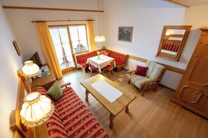 Een televisie en een tafeltennistafel