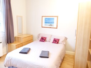 4 habitaciones, tabla de planchar con plancha y wifi gratis 