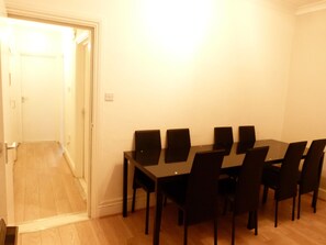 Repas dans la chambre