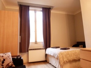 4 chambres, fer et planche à repasser, accès au Wi-Fi (inclus)