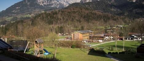 المنطقة المحيطة بالمنشأة