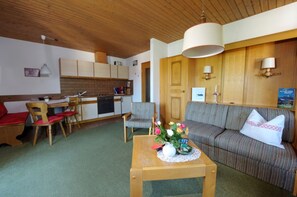 Fernseher, DVD-Player, Tischtennisplatte