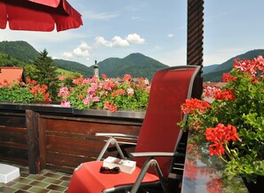Property grounds - Zwei-Raum-Ferienwohnung "Kaiserstüberl", 34 m², extra Schlafzimmer, sep. Küche und Balkon (Reit im Winkl)