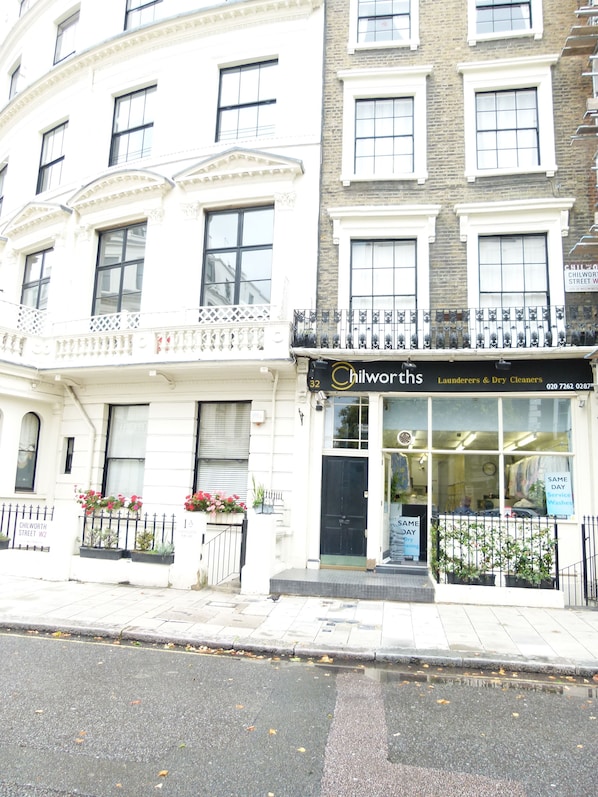 Front of property - SS Property Hub - Apartment close to Hyde Park (London)