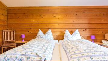 2 bedrooms, internet, bed sheets