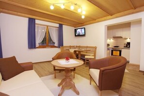 Flat-screen TV - (4) Kaiserstub´n, Drei-Raum-Wohnung, 65 m², 2 Schlafräume (Reit im Winkl)