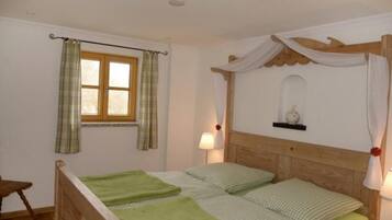 1 bedroom, bed sheets