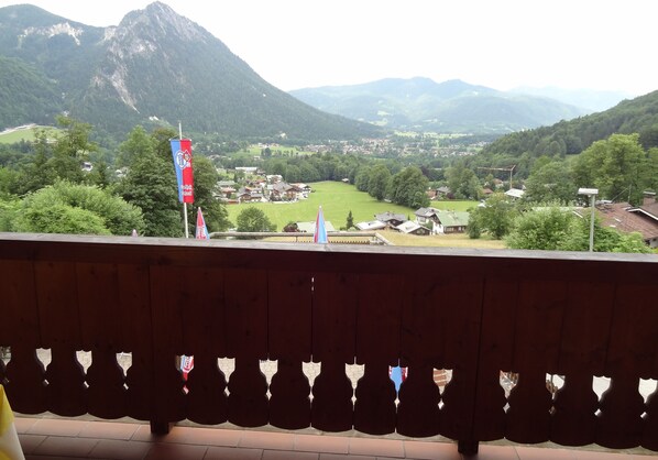 Property grounds - Ferienwohnung Nr. 2, 2-4 Personen, 55 qm, mit extra Schlafzimmer, Wohn-/Schlafraum und Balkon (Schönau am Königssee)