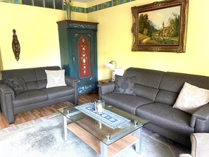 TV - Apartment Alex with balcony, approx. 68 sqm (Reit im Winkl)