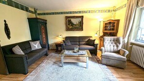 TV - Apartment Alex with balcony, approx. 68 sqm (Reit im Winkl)