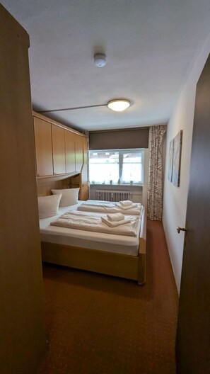 2 habitaciones, acceso a internet y ropa de cama