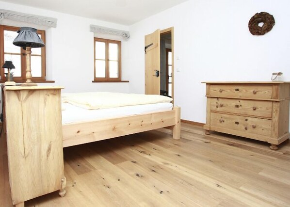 2 bedrooms, Internet, bed sheets, wheelchair access