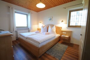 2 bedrooms, bed sheets