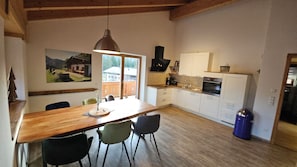 Fridge, oven, stovetop, dishwasher - Ferienwohnung Winklmoos, ca. 100 qm für 2-6 Personen (Reit im Winkl)