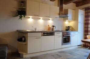 Fridge, oven, stovetop, dishwasher - Laubenstein vacation apartment for 2-4 people (70 sqm, upper floor) (Bernau am Chiemsee)