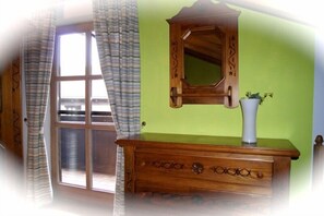 Interior - Vacation apartment no. 05, 55 sqm, 4 persons, 1 bedroom, balcony (Unterwössen)