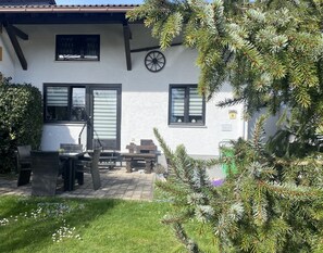 Terrace/patio - Vacation apartment, 100 sqm 2-6 persons, terrace (Übersee)
