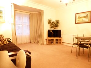 Apartment | Wohnzimmer | Flachbildfernseher