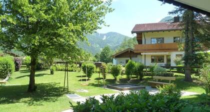 Ferienwohnung Nr. 03, 92 mÂČ, 2-6 Personen, 2 Schlafzimmer, WohnkĂŒche, Kabel-TV, Terrasse, WLAN