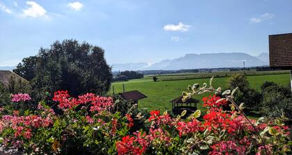 Vacation apartment Untersberg, 86sqm, 2 bedrooms, 2 bathrooms, balcony with mountain view