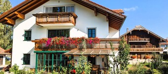 Vacation apartment Untersberg, 86sqm, 2 bedrooms, 2 bathrooms, balcony with mountain view