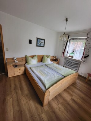 1 sovrum, internet och sängkläder