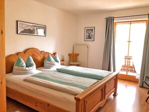 1 غرفة نوم وخدمة الإنترنت وملاءات أسرّة