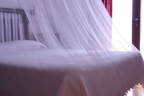 Caja fuerte, wifi gratis, ropa de cama