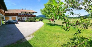 Property grounds - Apartment Christian 27sqm, balcony, kitchenette, 1 living/bedroom, max 2 pers. (Ruhpolding)