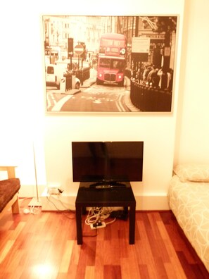 Apartment, 2 Bedrooms | Living area