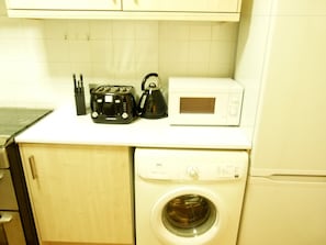 Lägenhet - 2 sovrum | Eget kök | Kylskåp, mikrovågsugn, ugn och spishäll