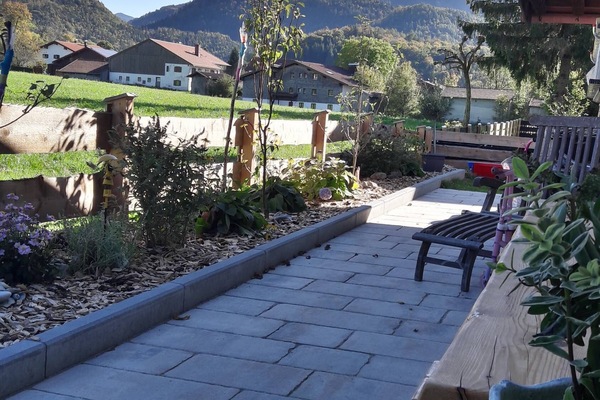 Landhaus Hochgern (DE Unterwössen) - Buse Mark - 5920-Garten mit Bergblick