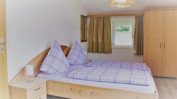 1 bedroom, internet, bed sheets