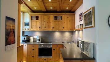 Kühlschrank, Ofen, Herdplatte, Geschirrspüler