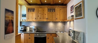 Ferienwohnung mit separatem Schlafzimmer und West-Balkon, 77 qm