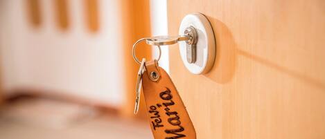 Dusj, hårføner og håndklær