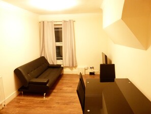 Living area - SS Property Hub - Canary Wharf Family Apartment (London)