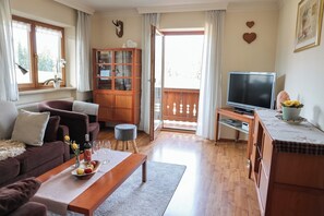 TV, DVD player, ping pong - Vacation apartment Gipfelzauber, for 1-4 persons (Berchtesgaden)