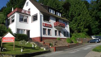 Fachada da propriedade