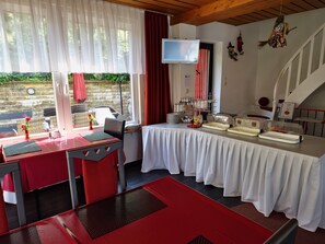 Petit déjeuner continental (8.50 EUR par personne)