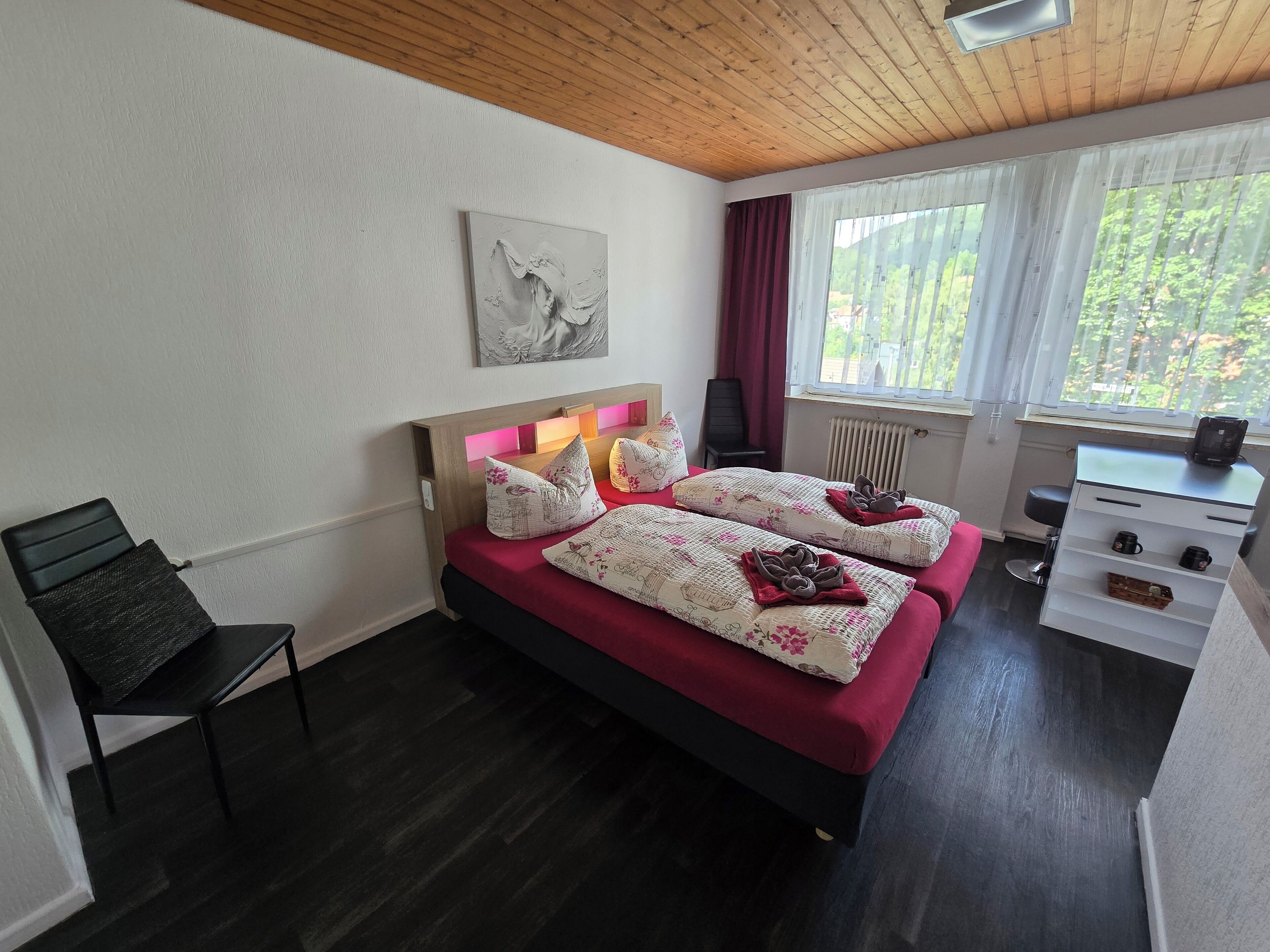 ダブルルーム | 高級寝具、羽毛の掛け布団、セーフティボックス (室内)、WiFi (無料)