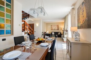 Appartement, 3 chambres | Salle de séjour