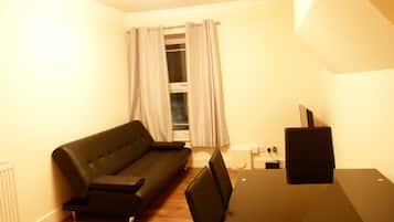 Apartment | Living area | Flat-screen TV