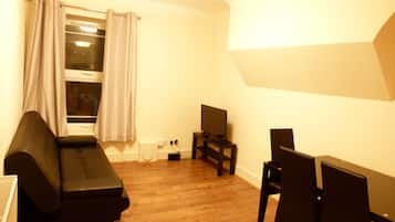 Apartment | Living area | Flat-screen TV