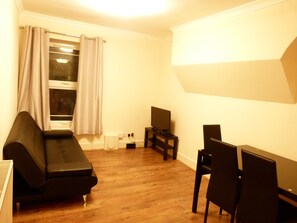 Apartment | Living area | Flat-screen TV