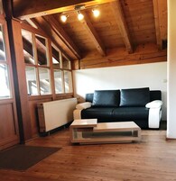 家庭公寓式客房, 阳台 (#3) | 起居区 | 等离子电视